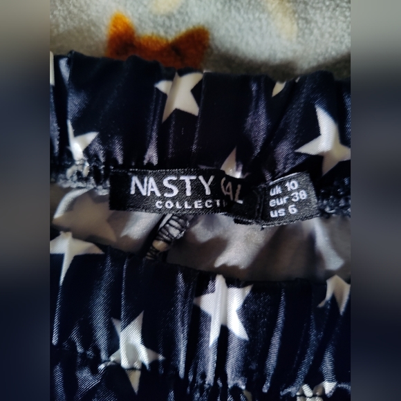 Nasty Gal B/W Star Satin Pants - Picture 3 of 6